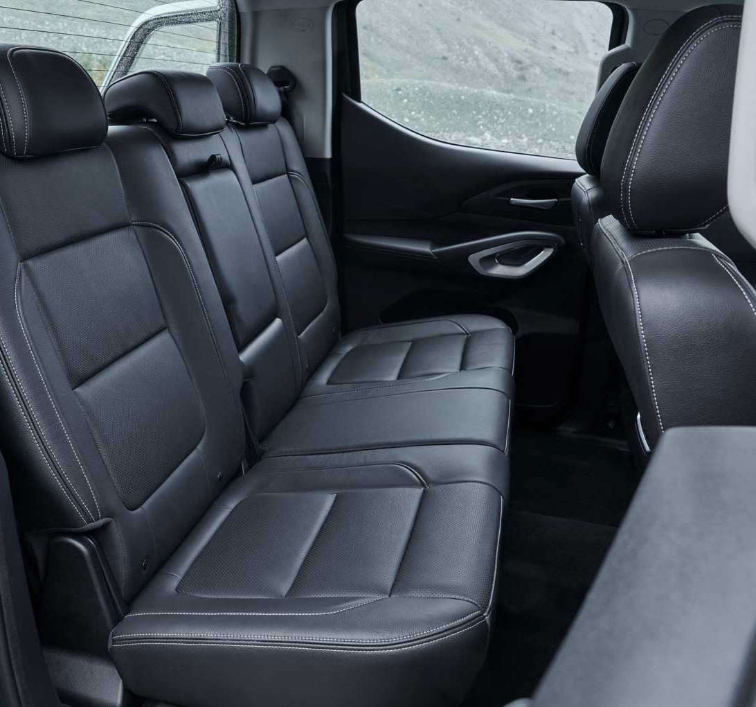 Салон Peugeot Landtrek, складані задні сидіння